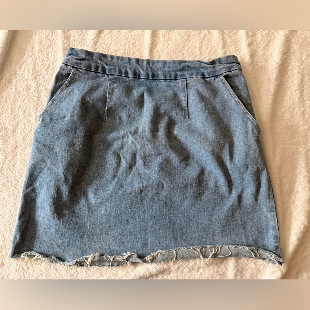 Forever 21 Denim Frayed Medium Wash Mini Skirt M